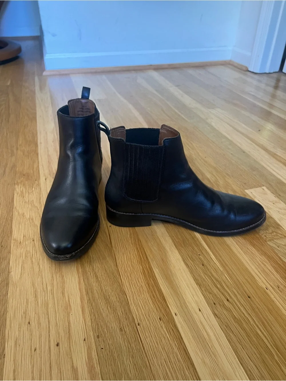 10.5 Women’s Leather Chelsea Boot